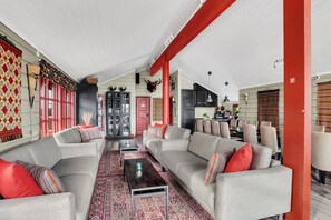 Interior - LARDALSHYTTA, 350 m2, 10 soverom, 28 personer, 75 minutter fra Oslo (Vestfold)