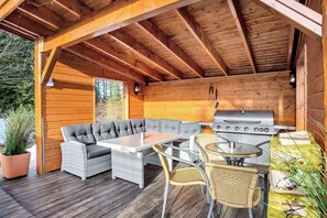 Outdoor dining - LARDALSHYTTA, 350 m2, 10 soverom, 28 personer, 75 minutter fra Oslo (Vestfold)