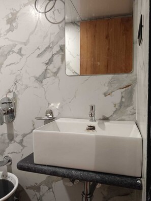 Chambre Double Deluxe, vue ville | Salle de bain