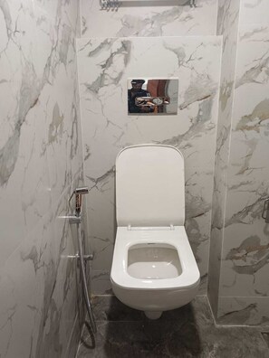 デラックス ダブルルーム シティビュー | バスルーム