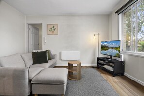 Smart TV - Convenient 2-Bed Retreat in Flemington (Flemington)