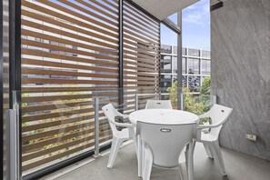 Dining - Waterfront Apartment with Stunning Bay Views (Geelong)