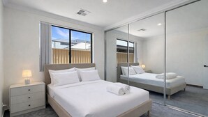 4 chambres, fer et planche à repasser, accès à Internet, literie fournie