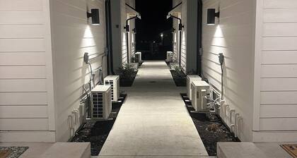 Fabulous 2-bedroom condo with AC in charming Tacoma