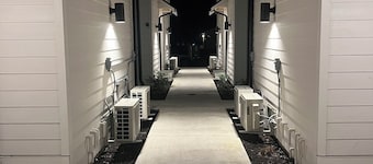 Fabulous 2-bedroom condo with AC in charming Tacoma