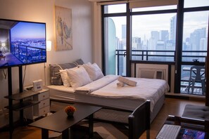 1 bedroom, iron/ironing board, Internet, bed sheets - [KStayC]Studio,Best Sunset Pool/Luxury&Hotel Style (Makati)