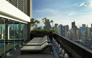 Terrace/patio - [KStayC]Studio,Best Sunset Pool/Luxury&Hotel Style (Makati)