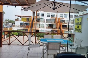 Outdoor dining - Refuge in the Beira-Mar at Cerro Azul - Comfort and Relaxation (Cerro Azul)