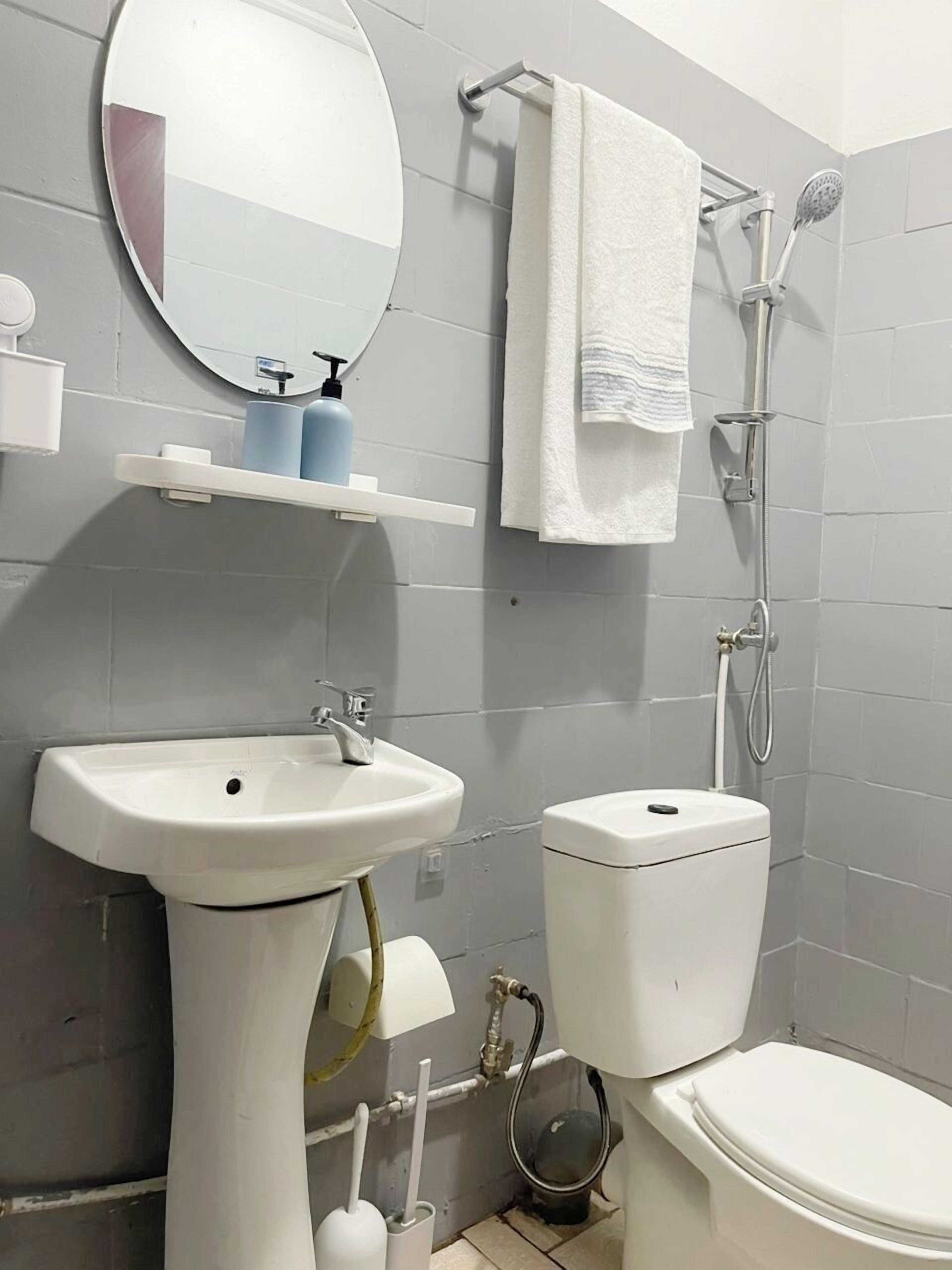 Shower, towels, soap, toilet paper