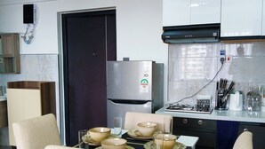 Private kitchen - Serene Executive 1BR in Upscale Kileleshwa (PQ9M+R3 Nairobi)