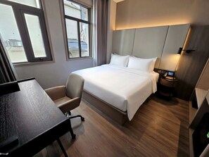 Deluxe Double Room | Free WiFi - Dream Palace Ben Thanh Grand Hotel (Ho Chi Minh City)
