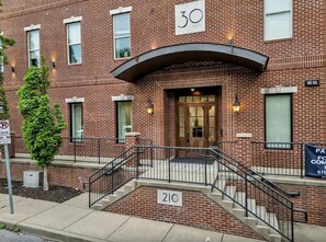 Exterior detail - Cozy Loft in the Heart of West End (Nashville)