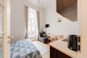 Room - Central Prague Studio – Private Terrace – Walk to All Major Attractions (Praha)