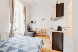 Room - Central Prague Studio – Private Terrace – Walk to All Major Attractions (Praha)