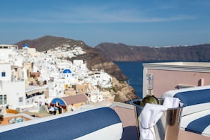 Property grounds - Villa Oro | 5 Bedroom Villa with Pool and Hot Tub (Thira - Santorini)