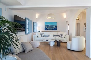 Smart TV, stereo - Villa Oro | 5 Bedroom Villa with Pool and Hot Tub (Thira - Santorini)