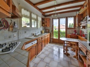 Fridge, microwave, oven, stovetop - Villa Jasmin (Veyrier-du-Lac)