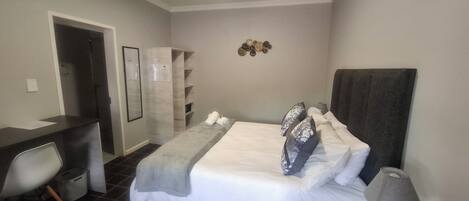 Deluxe Double Room, Garden View