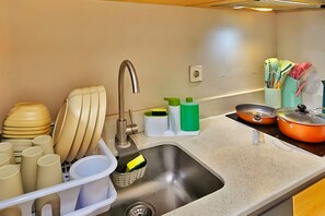 Apartment, 3 Bedrooms, City View | Private kitchen - Joy By SanLiving - 3BR - Direct Mall (Jakarta)