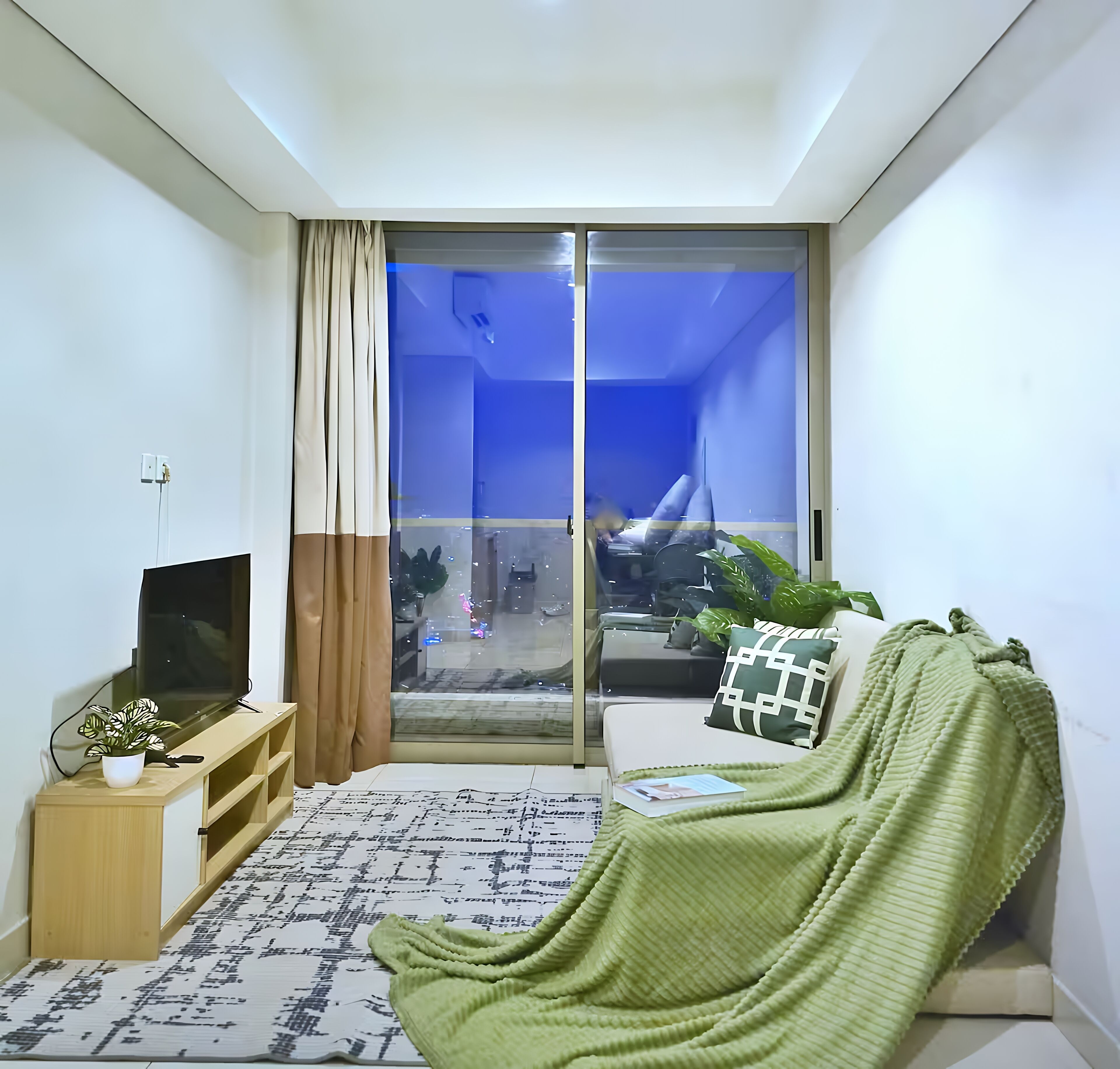 Apartment, 3 Bedrooms, City View | Living area