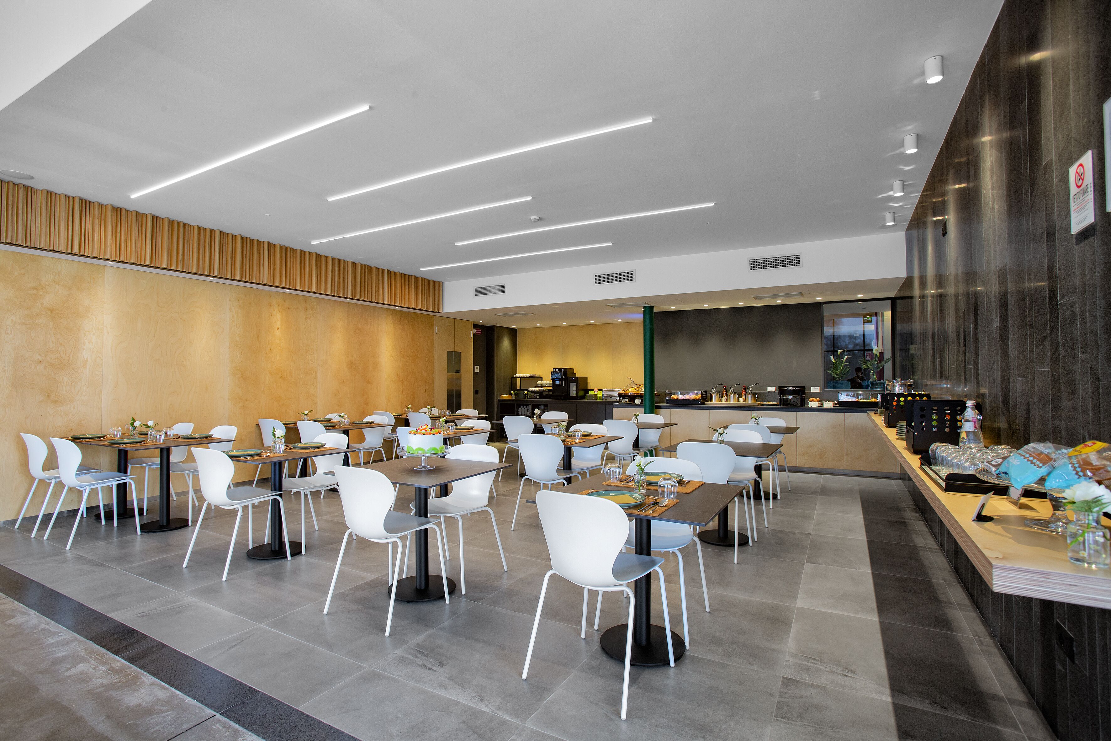 Petit déjeuner buffet servi tous les jours en supplément