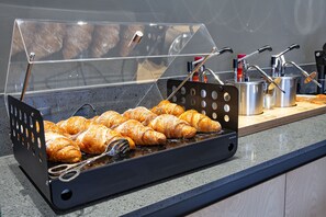 Daily buffet breakfast for a fee - Cubik Inn (Gravina di Catania)