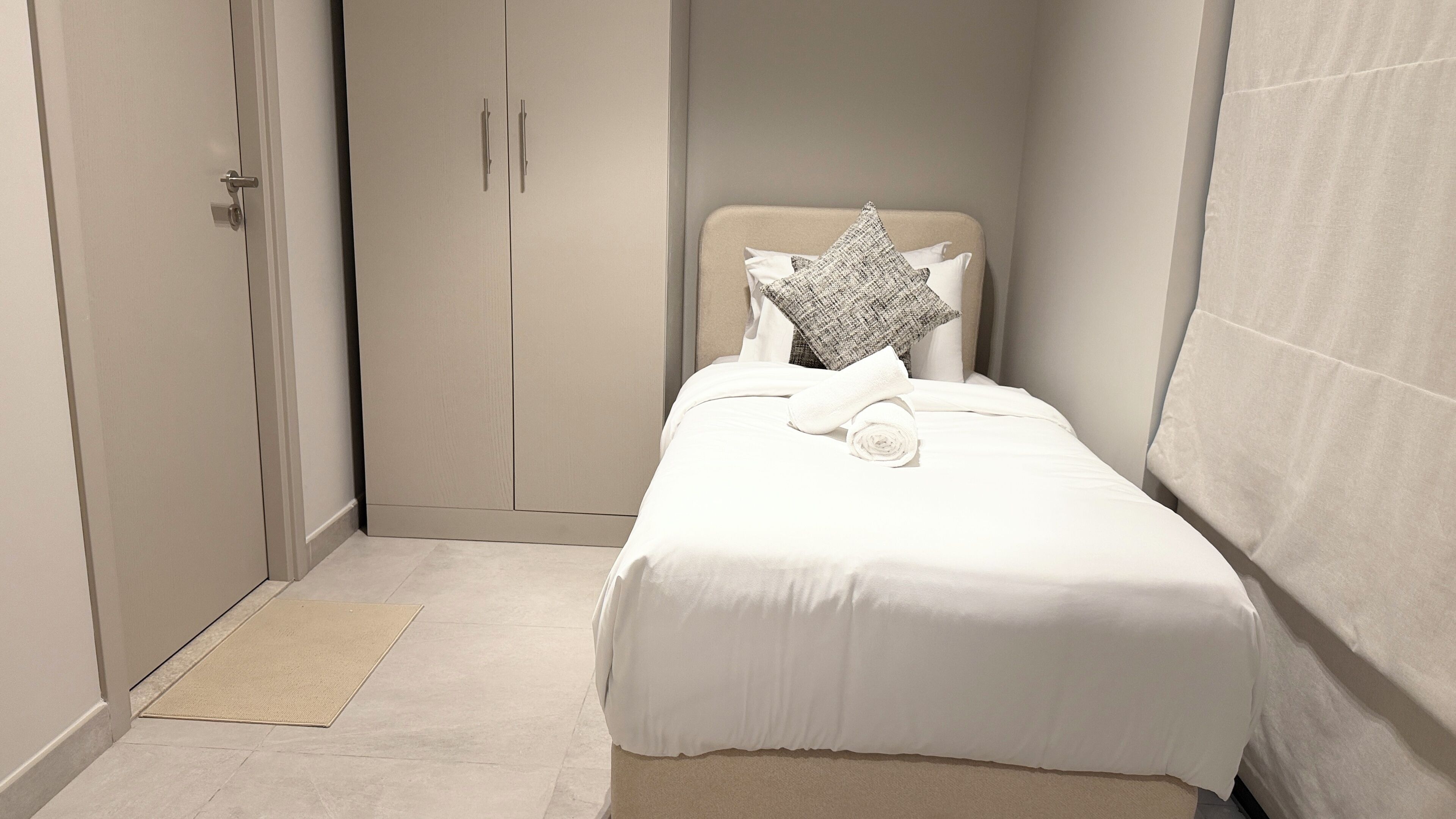 Căn hộ Cao cấp, quang cảnh sân vườn