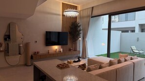 Luxury-Apartment, Blick auf den Innenhof | Wohnbereich
