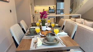 Apartamento superluxo, vista para o pátio | Opções para refeição