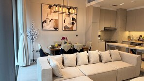 Departamento de lujo, vista al patio | Área de sala de estar
