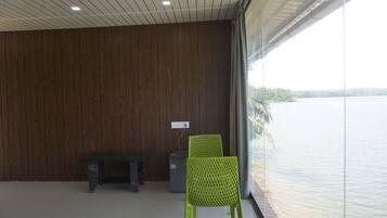 Deluxe Cottage, River View | Interior