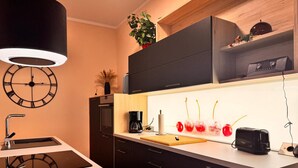 A modern kitchen with a built-in oven, a coffee maker, and a toaster. - Holiday Apartment "Auszeit Harz" – 3 Dogs Welcome, Fenced Garden, Private Guests Only (Bad Sachsa)