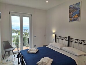 4 bedrooms, WiFi, bed sheets - Rosa House - House in the picturesque landscape of Nerano (Campania)