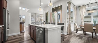 Rooftop Sunset Escape  | BBQ & Billiards |Sleeps 8