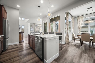 Rooftop Sunset Escape | BBQ & Billiards | Sleeps 8