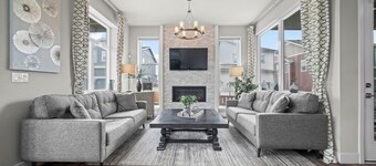 Rooftop Sunset Escape | BBQ & Billiards |Sleeps 8