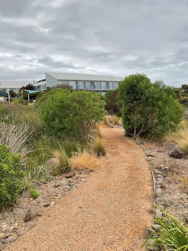 Bay & wetland views in beautiful Williamstown, Relax, unwind and enjoy