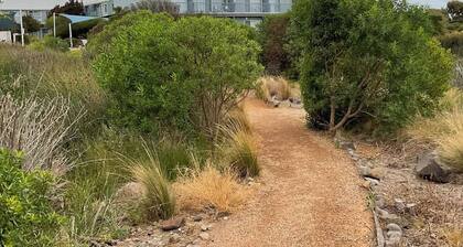 Bay & wetland views in beautiful Williamstown, Relax, unwind and enjoy