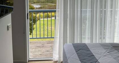 Bay & wetland views in beautiful Williamstown, Relax, unwind and enjoy
