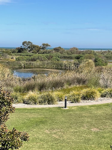 Bay & wetland views in beautiful Williamstown, Relax, unwind and enjoy