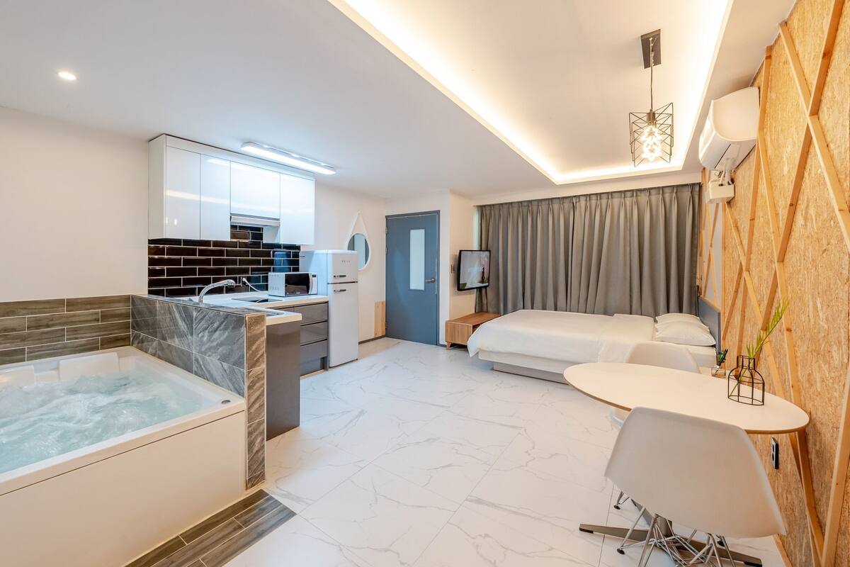 Basic Room, 1 Bedroom (A-102)