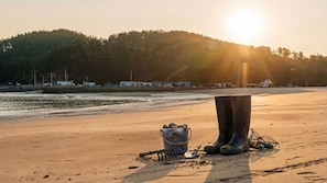 A beach with a bucket, fishing net, and boots. - Taean Sagye Pension (Taean)