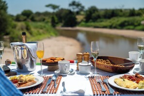Outdoor dining - Simbavati Grumeti (Mara Region)