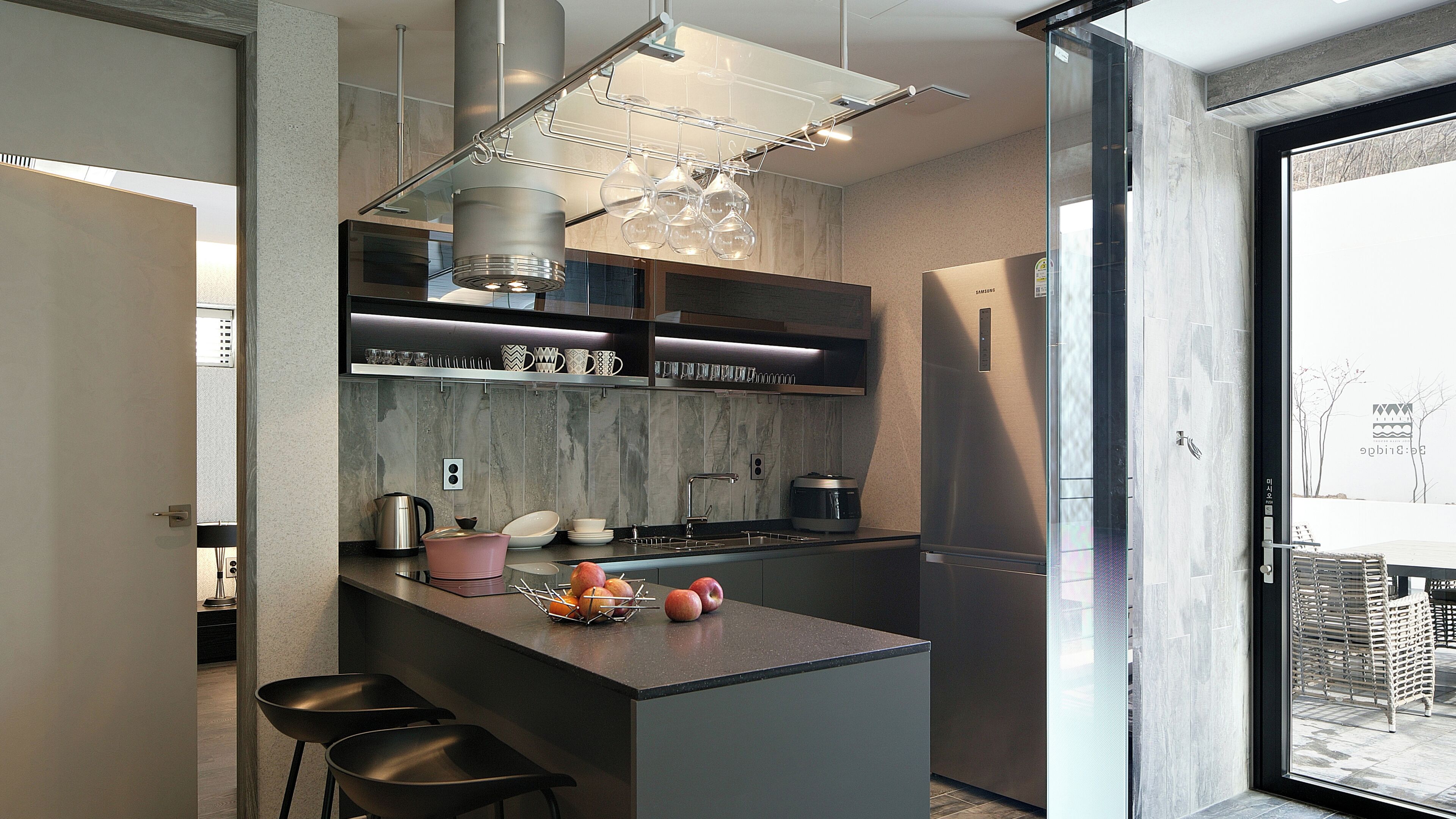 Luxury Studio Suite | Private kitchen