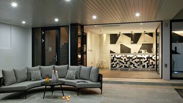 ๋ญ์
๋ฆฌ ์คํ๋์ค ์ค์ํธ, ๊ณ๊ณก ์ ๋ง | ๋ด๋ถ