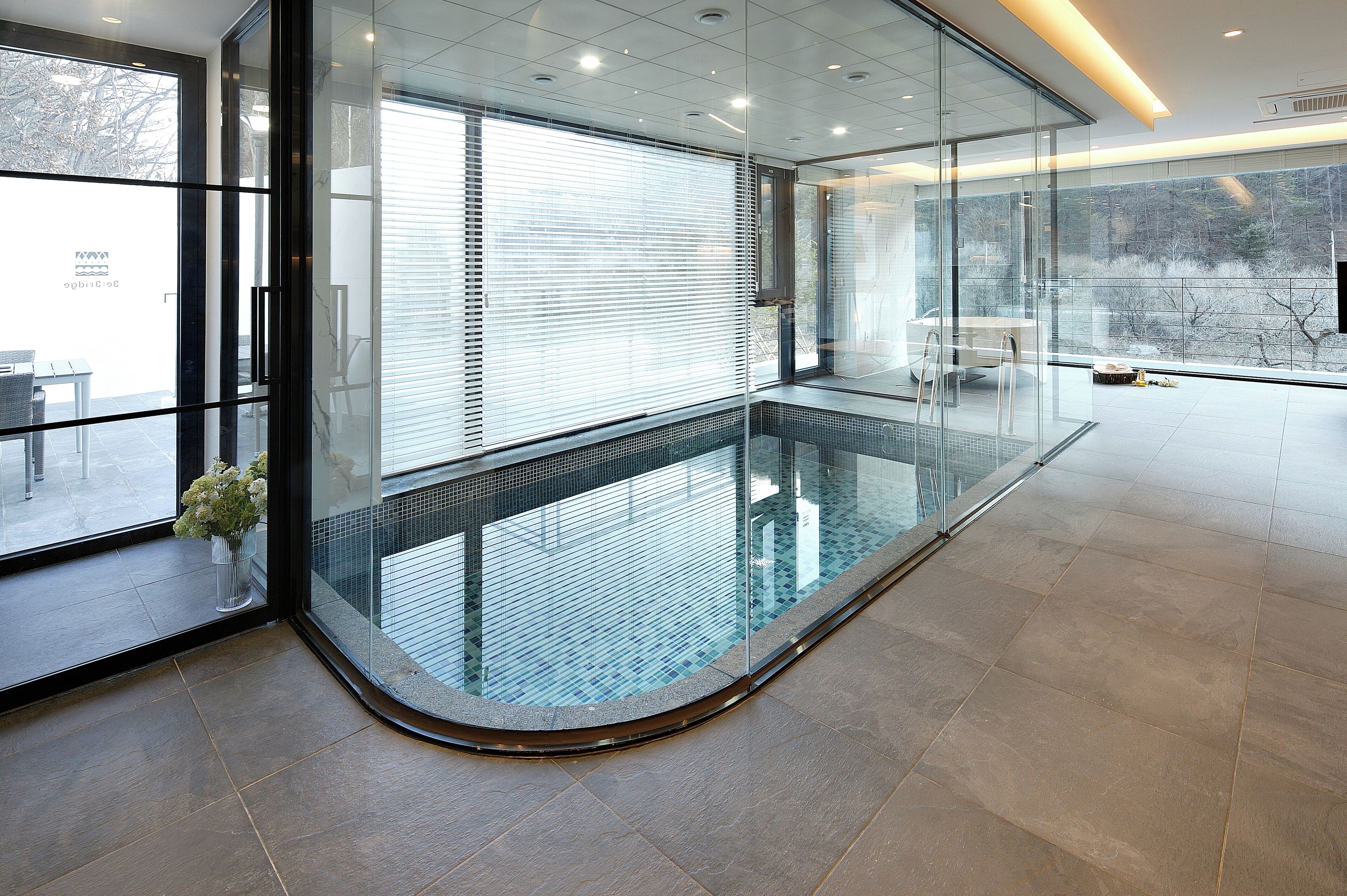 Suíte estúdio superluxo | Piscina