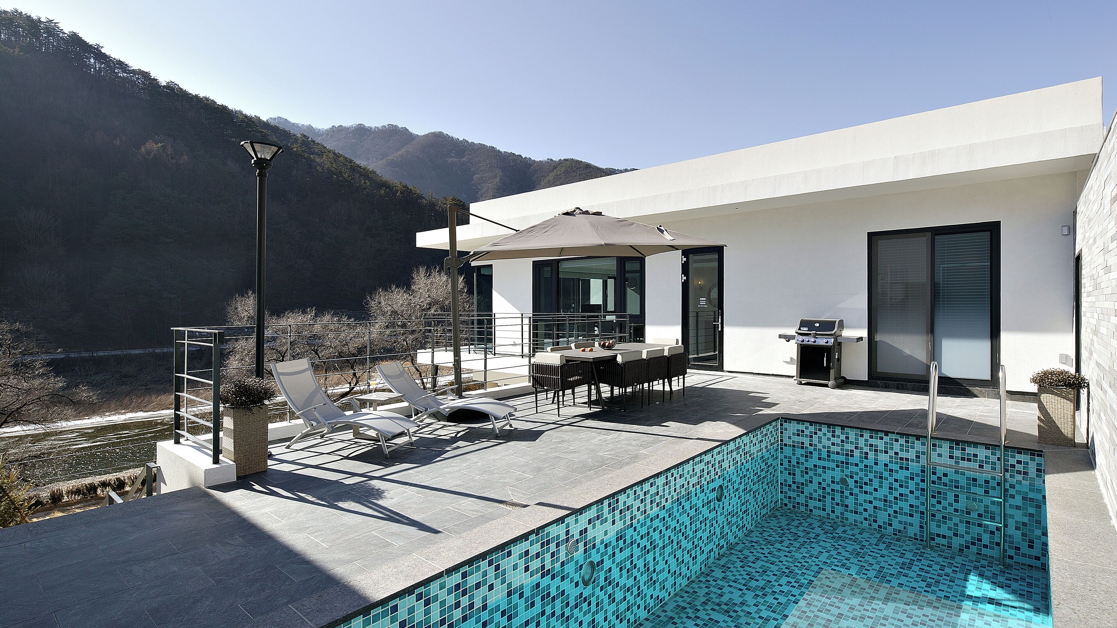 럭셔리 스튜디오 스위트 | 야외 식당