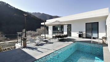 Luxury Studio Suite | Outdoor dining