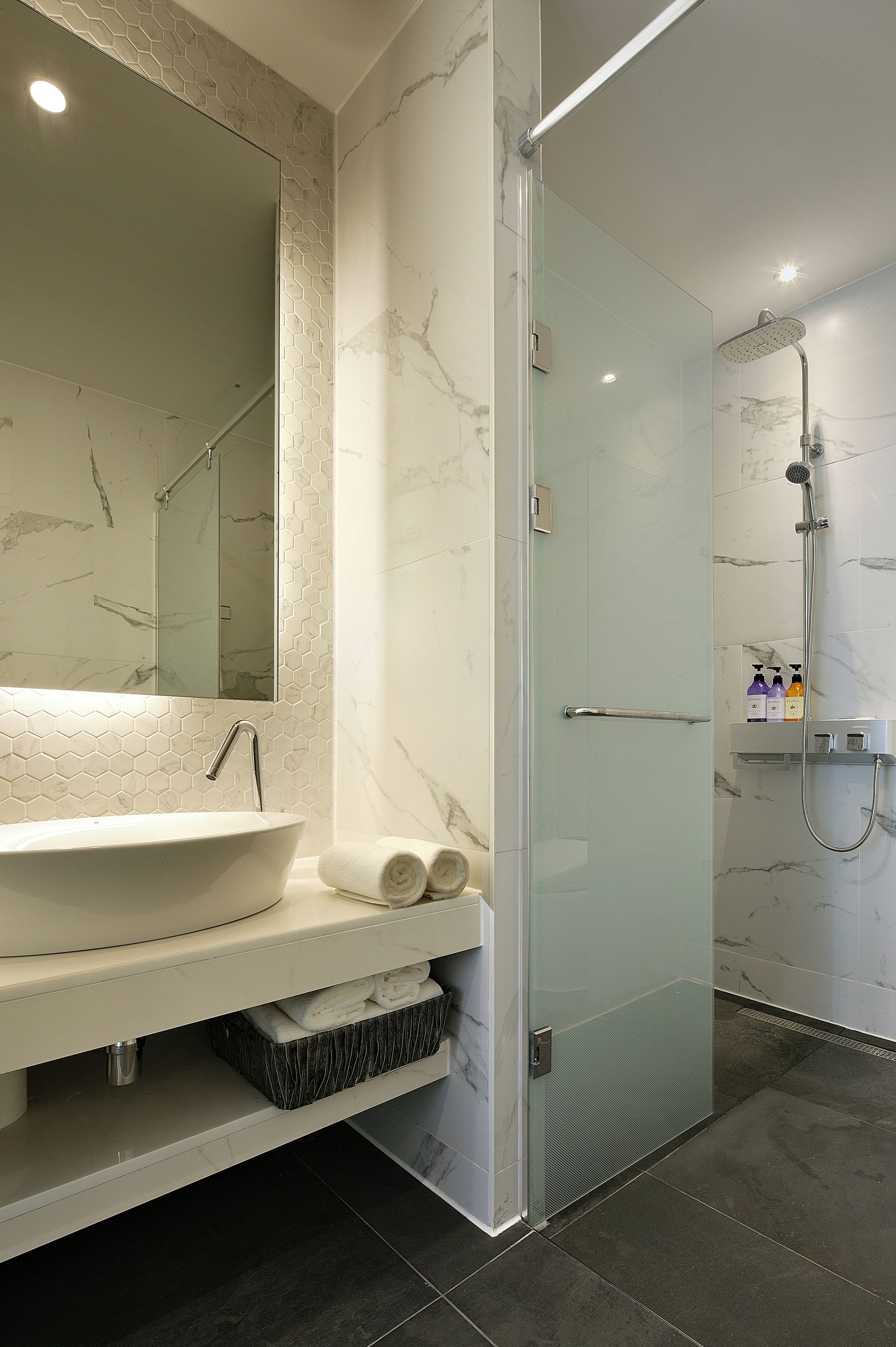 Villa (Grand Pool Villa 7) | Baño | Secadora de cabello, bidet, toallas, jabón 