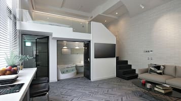 Standard Studio, Balcony